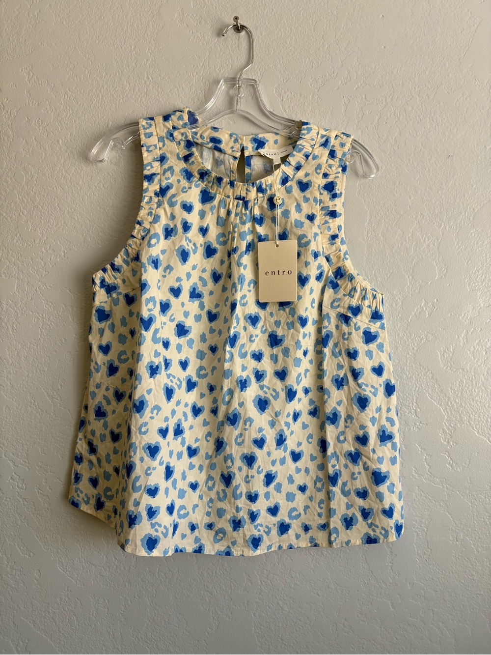 ❤️ New entro Blue Heart-Print Sleeveless blouse on Cream